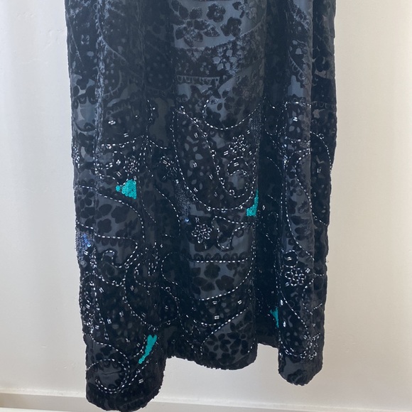 Anthropologie Moulinette Soeurs Velvet Sequin Embroidered Dress Size: 14 - Picture 4 of 9